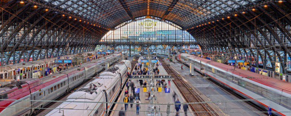 Fernverkehr im Kölner Hauptbahnhof steht still