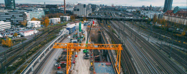 178-Meter-Bohrer für neue S-Bahn-Strecke im Bau