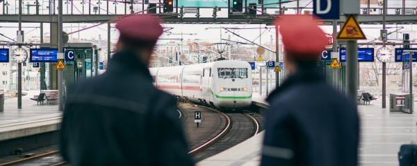 Schnieder fordert besseren Schutz von Bahnmitarbeitern