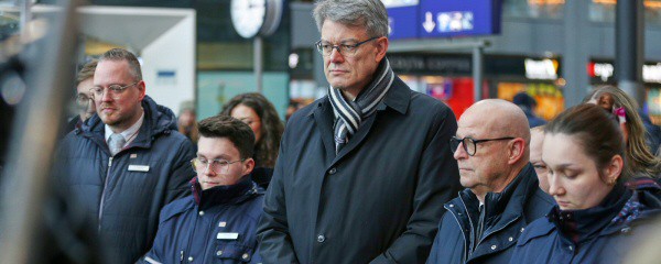 Schnieder will für mehr Sicherheit in Zügen sorgen