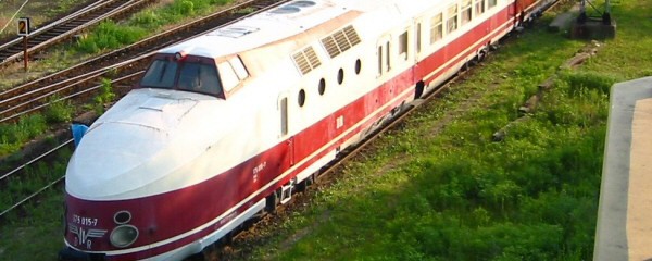 Restaurierter DDR-Prestigezug absolviert erste Probefahrt