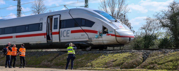 ICE fährt gegen Baggerarm – Baggerfahrer verletzt