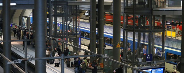 Viele Urlauber nehmen Ostern den Zug statt des Autos