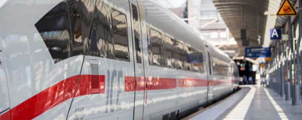 Weiche beschädigt: Verspätung auf wichtiger ICE-Strecke