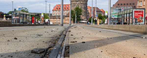 Erste Straßenbahn fährt in Nürnberg wieder 