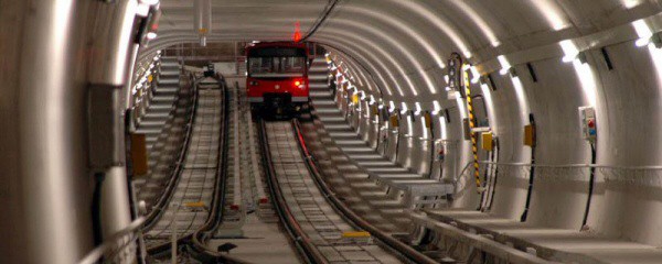 Fahrerlose U-Bahnen touchieren sich bei Rangierfahrt