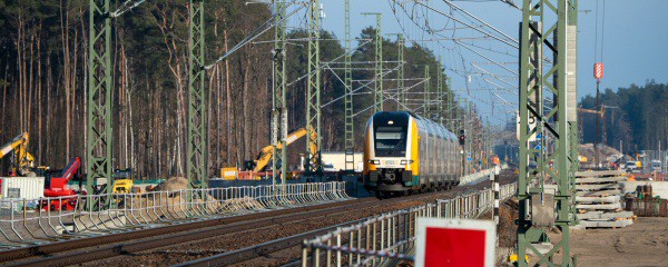 Am Tesla-Werk: Bahnhof Fangschleuse eröffnet