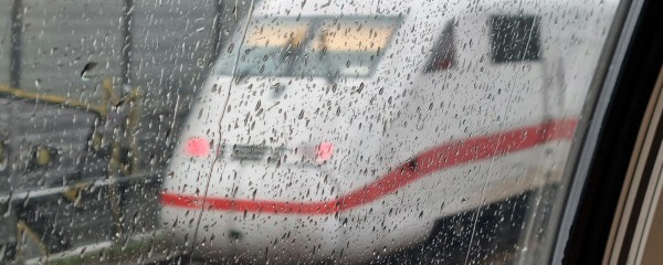 Stürmisches Wetter führt zu Störungen in NRW