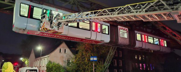 Stromausfall stoppt Schwebebahn – Fahrgäste evakuiert