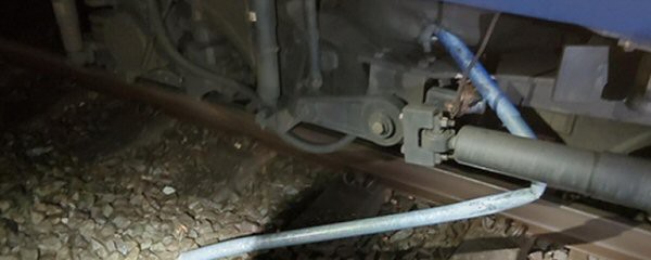 Regionalexpress stößt in Husum mit Baugerüst zusammen