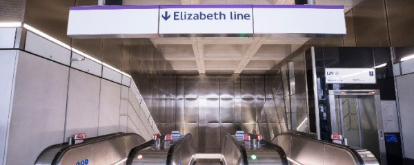 Queen besucht überraschend neue Elizabeth Line