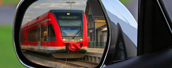 9-Euro-Ticket lockt in Bahnen – Auto bleibt selten stehen