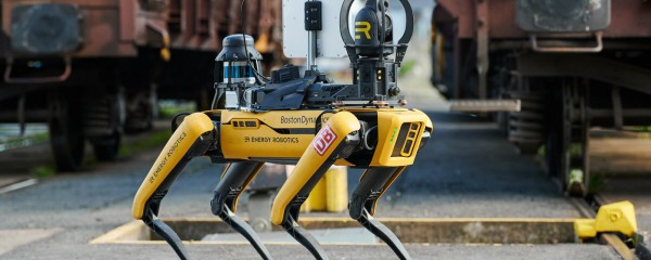 Roboterhund hilft bei Inspektion von Güterwagen