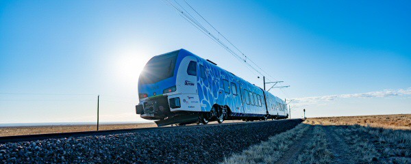Stadler: Zug schafft Rekordstrecke mit Wasserstoffantrieb