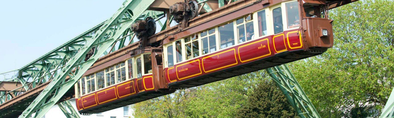 Sehen und gesehen werden – Die ersten Passagiere der Schwebebahn
