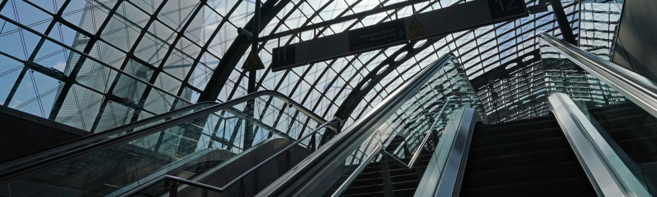 Erste Rolltreppen in Berlin laufen wieder