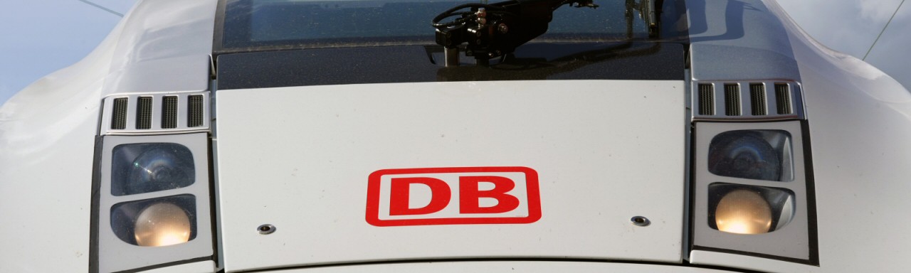 ICE fährt gegen Baggerarm – Baggerfahrer verletzt