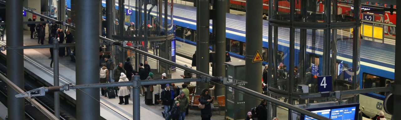 Viele Urlauber nehmen Ostern den Zug statt des Autos