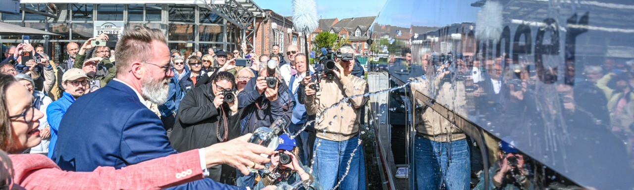 ICE L rollt jetzt frisch getauft zwischen Sylt und Hamburg