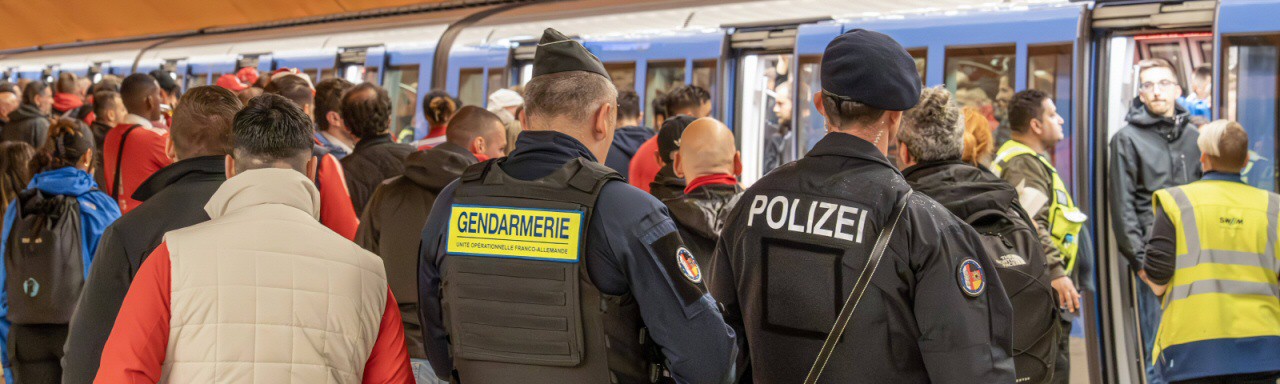 Vermutlich E-Zigarette stoppt U-Bahn mit 1.000 Fans