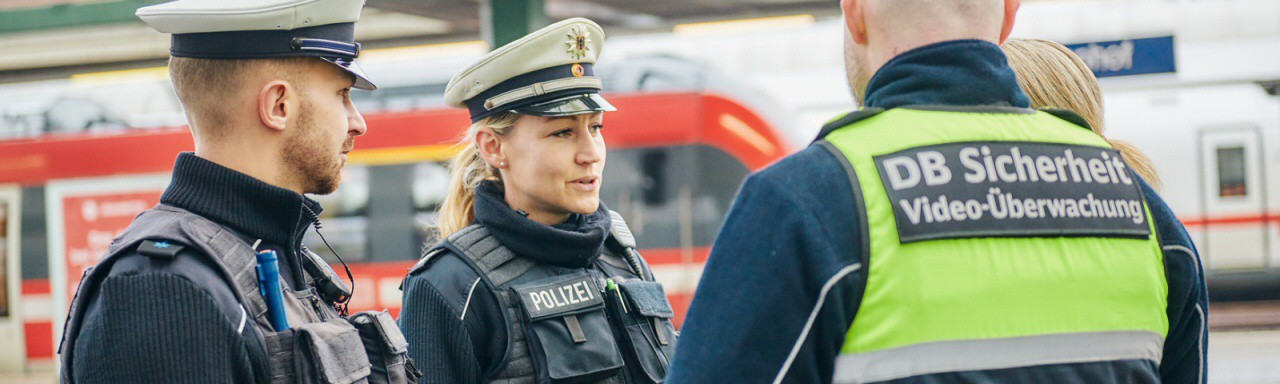 DB-Mitarbeiter aus Zug gestürzt – Zustand kritisch