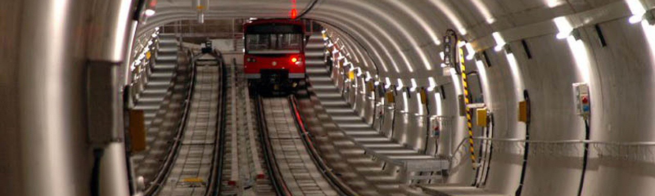 Fahrerlose U-Bahnen touchieren sich bei Rangierfahrt