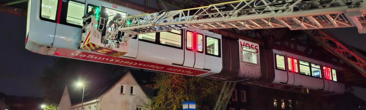 Stromausfall stoppt Schwebebahn – Fahrgäste evakuiert