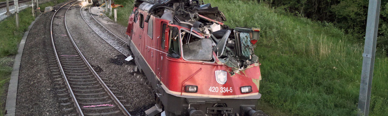 Kollision zwischen Lokomotive und Schienenbagger bei St. Gallen