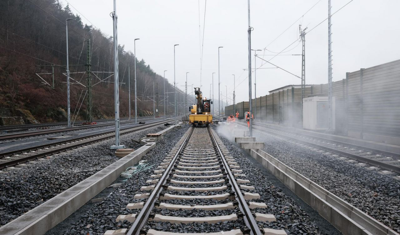 Finalen Arbeiten an der Strecke im Elbtal