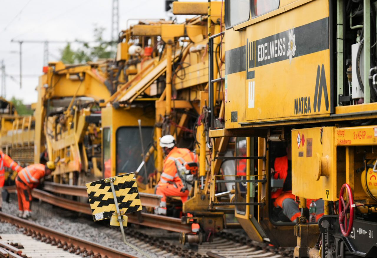 Gleisumbauzug, hier bei der Riedbahn-Sanierung