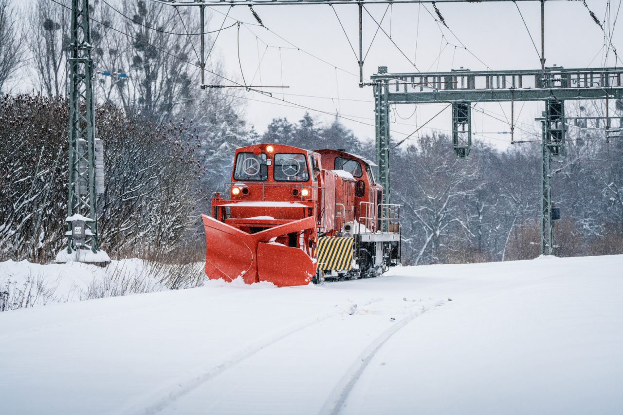 Schneepflug BR 751 in der Nähe von Altenbeken im Februar 2021