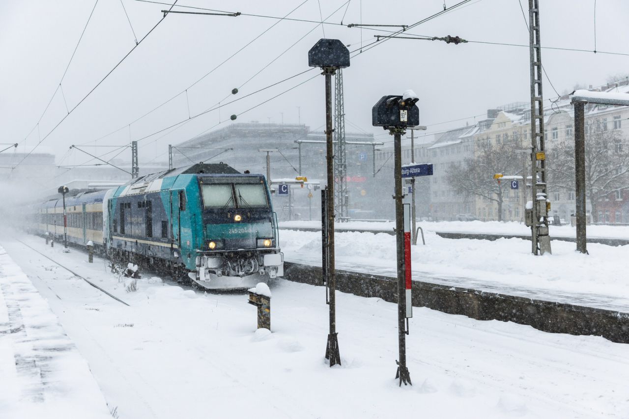 Massiver Schneefall führt zu Betriebsstörungen in Hamburg