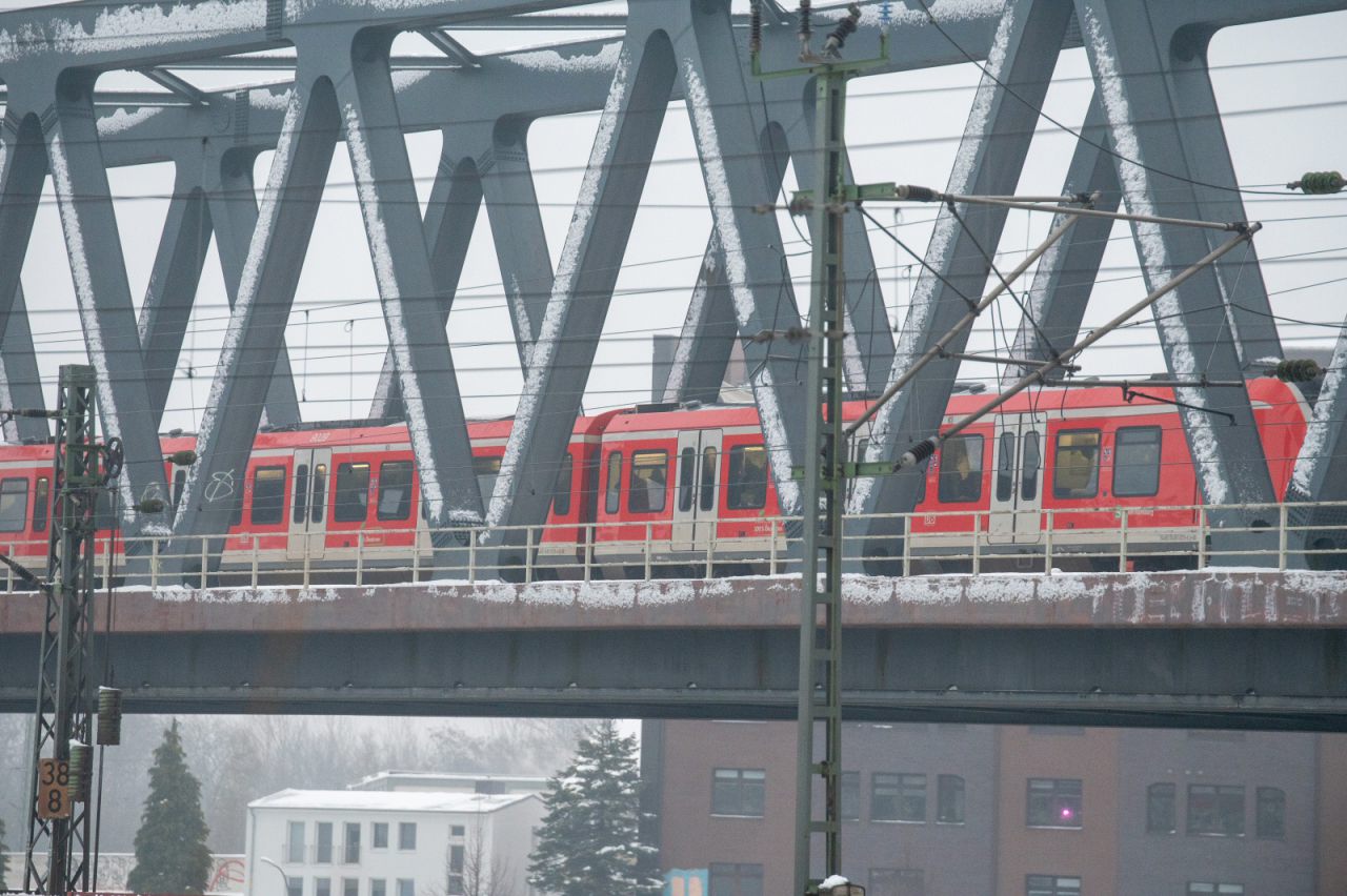 Am Montagnachmittag (12.01.2026) blieb eine S-Bahn auf den Elbbrücken in Hamburg liegen