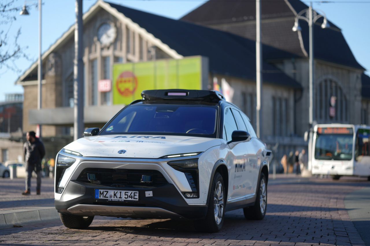 Autonom fahrende Shuttles des Pilotprojekts KIRA in Darmstadt