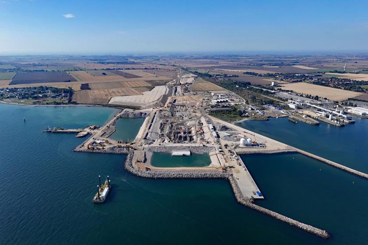 Erstes Tunnelteil in Deutschland unter Wasser