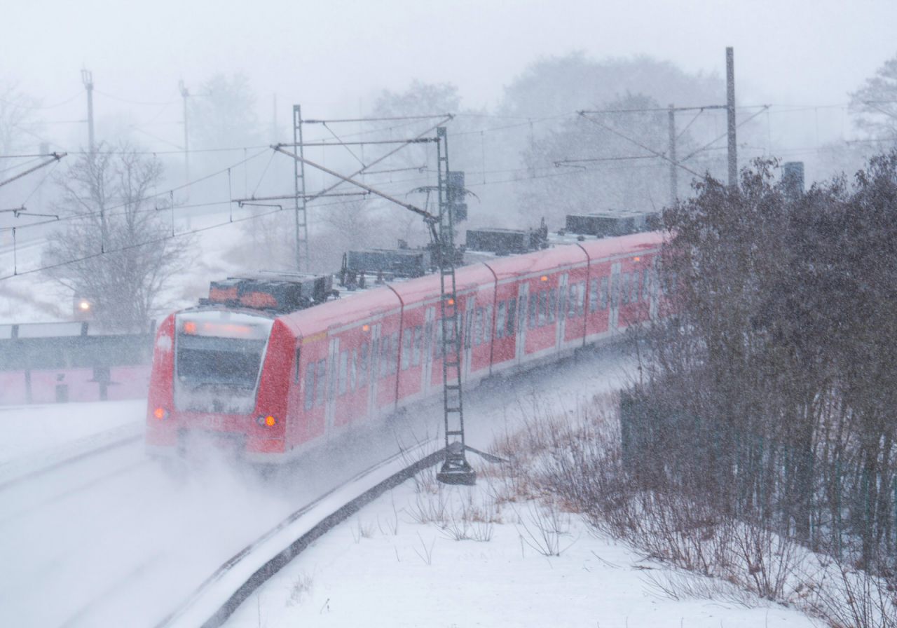 Winterwetter in Stendal - DB Regio mit Baureihe ET 425