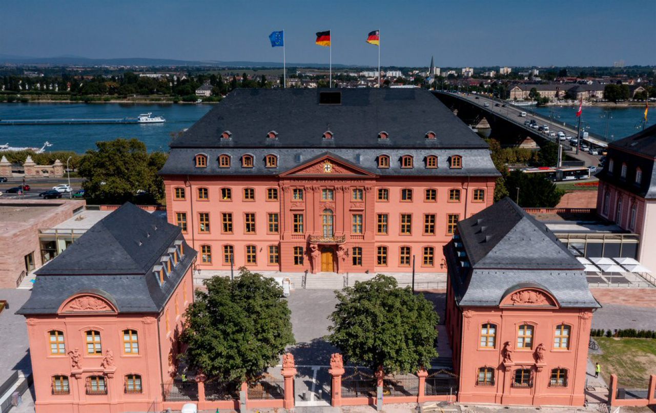 Außenansicht des Landtags Rheinland-Pfalz