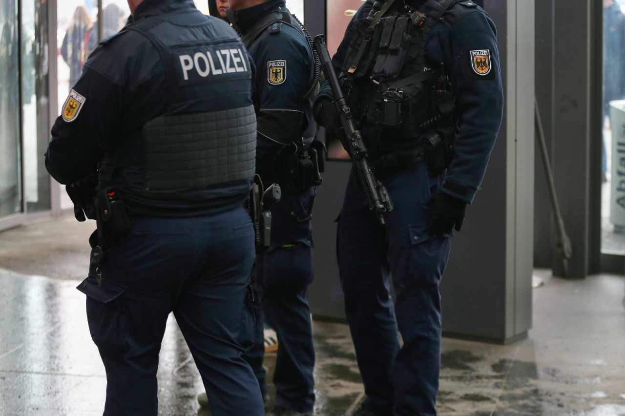 Bundespolizei im Bahnhof