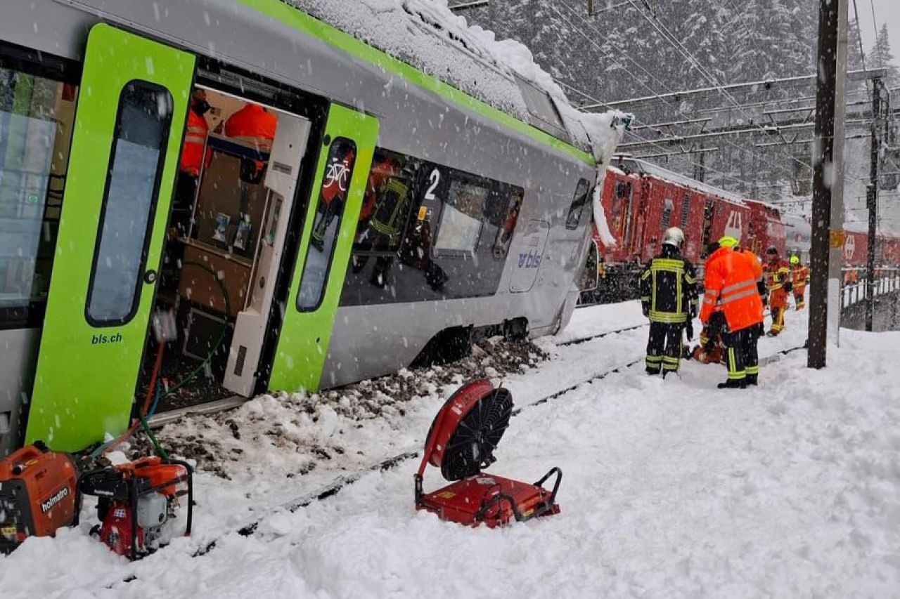 Entgleister Zug im Wallis
