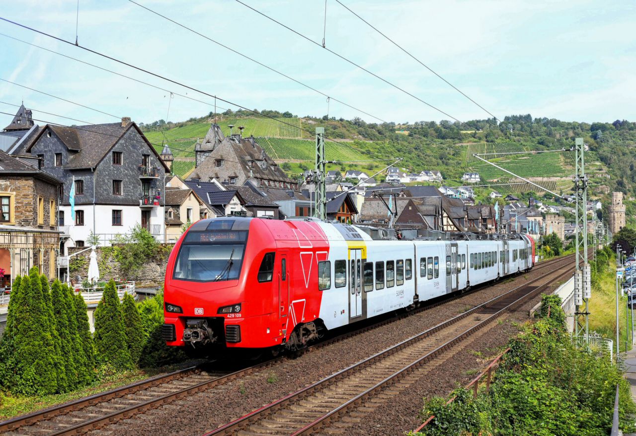 DB Regio als Süwex mit Baureihe ET 429 in der Verbindung Koblenz - Mainz in Oberwesel als RE
