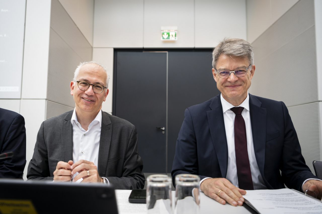 Verkehrssausschuss-Vorsitzender Tarek Al-Wazir, MdB, Bündnis 90 / Die Grünen, und Bundesminister für Verkehr, Patrick Schnieder, MdB, CDU/CSU