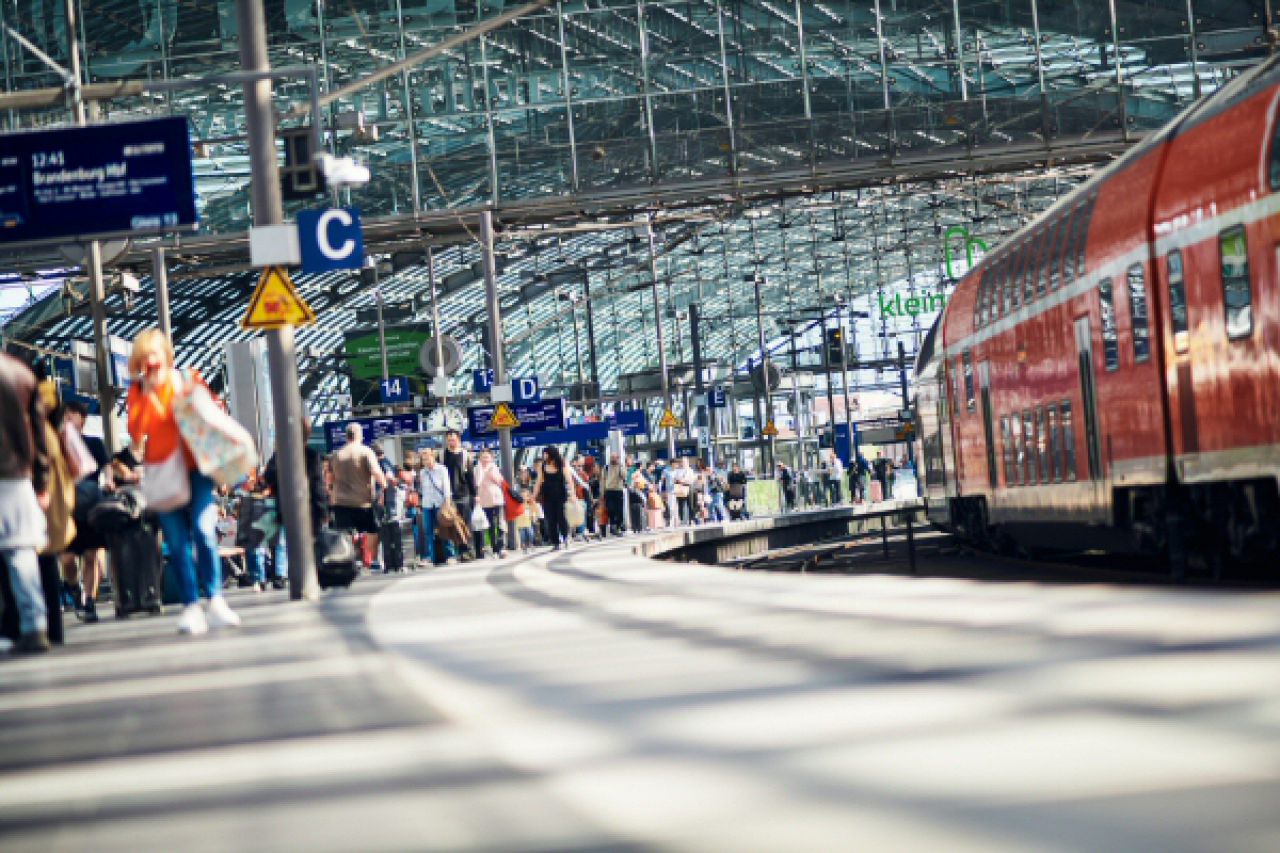 Hohes Fahrgastaufkommen im Berliner Hauptbahnhof vor den Osterfeiertagen