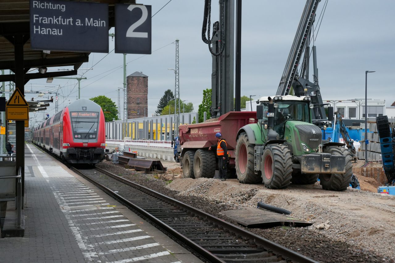 Bauarbeiten an der Kinzigtalbahn in Gelnhausen im April 2025