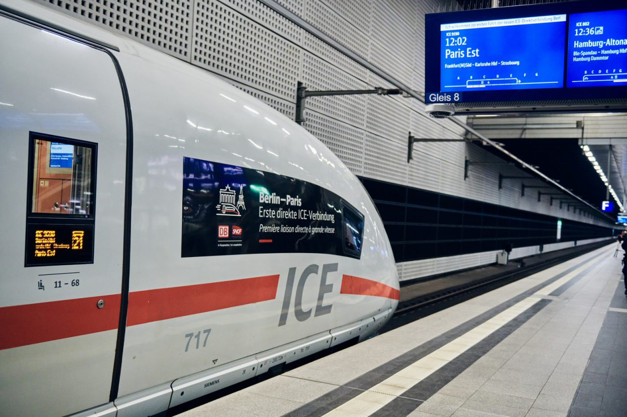 Verabschiedung des ersten direkten ICE von Berlin nach Paris im Hbf Berlin (2024)