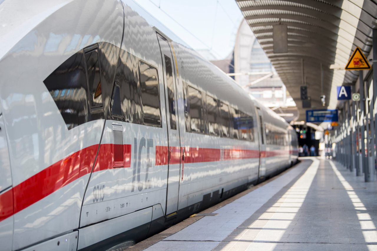 ICE 4 im Hamburger Hauptbahnhof