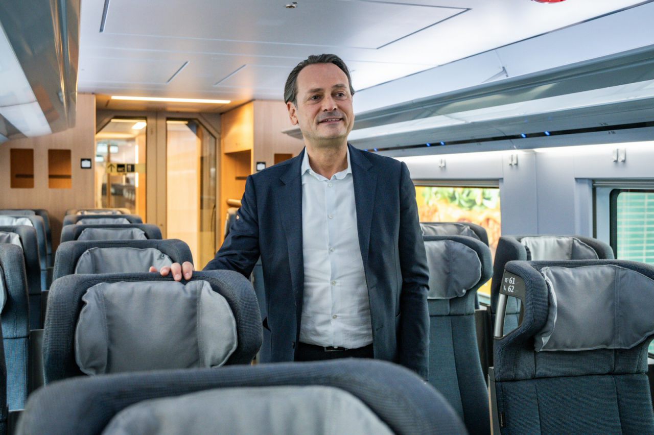 Dr. Michael Peterson, DB-Vorstand Personenfernverkehr im ICE 3neo