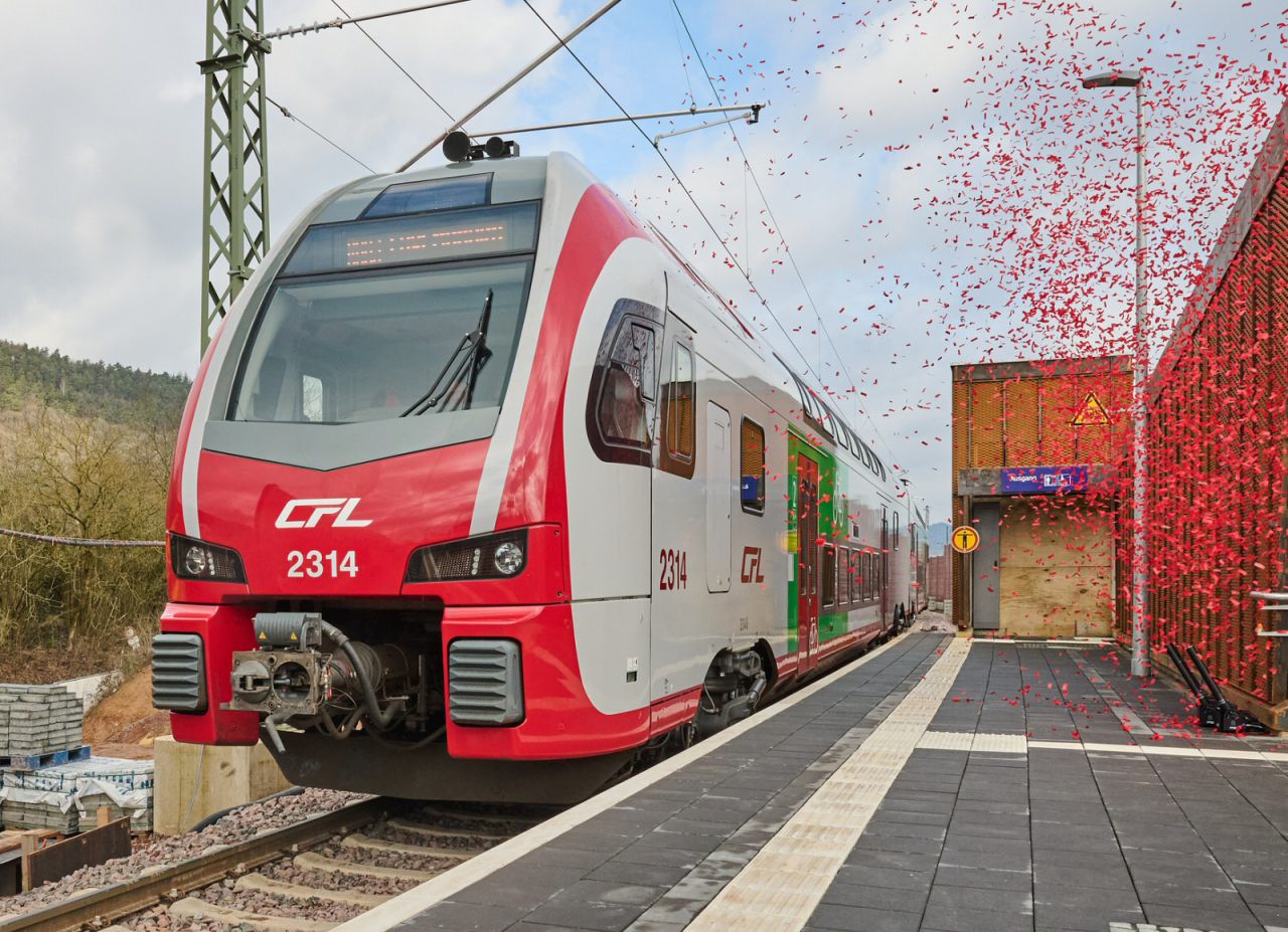 Die Weststrecke in Trier wurde für den Personenverkehr reaktiviert. Im Bild ein Zug der luxemburgischen Bahngesellschaft CFL