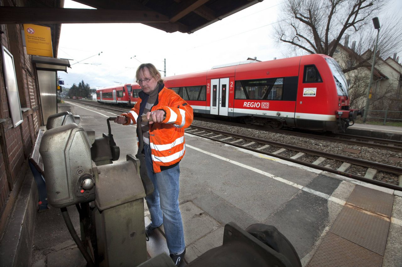 Alte Handkurbel für Bahnschranke, hier in Oberboihingen