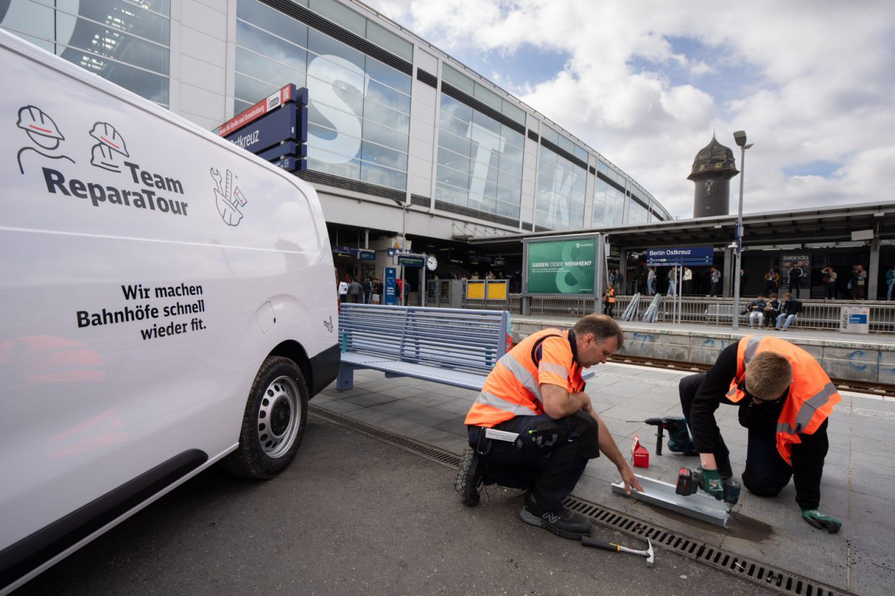 Mobiles Handwerkerteam am Bahnhof Berlin Ostkreuz