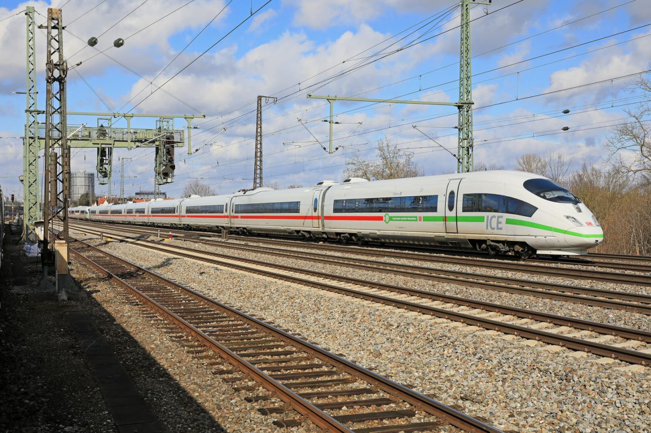 ICE 3 vor Augsburg Hbf